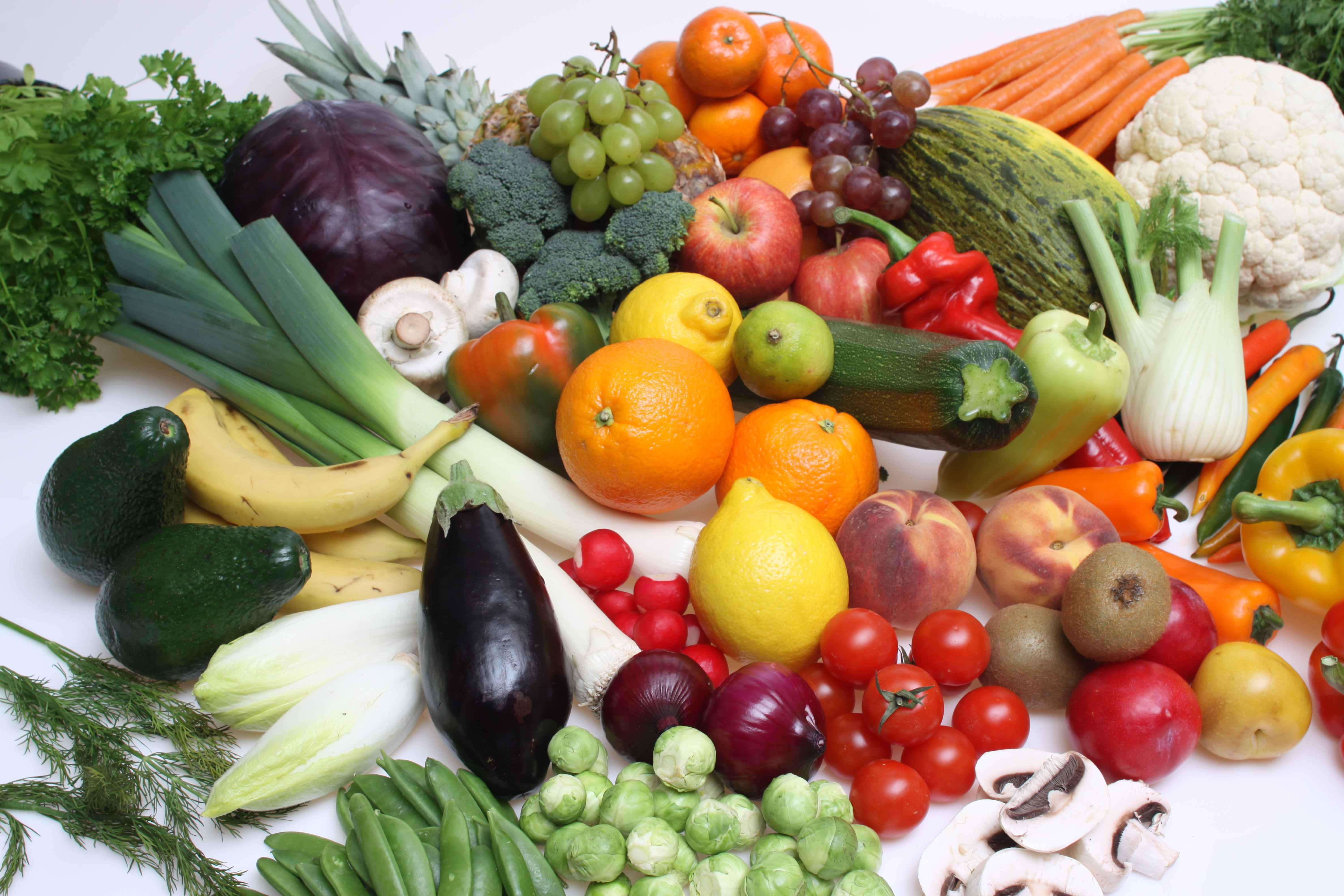 Овощи кучей. Овощи и фрукты. Овощи и зелень. Свежие овощи и фрукты. Красивые овощи.